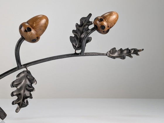 Image 1 of Porte-manteau en forme de gland, en fer forgé et bois, signé à la main, années 1960