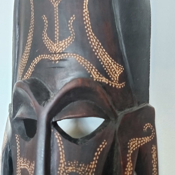 Image 1 of Máscara de madera tallada a mano, Kenia, África Oriental.