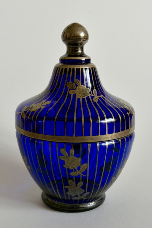 Scatola con coperchio Art Déco antica (circa 1915) – Vetro cobalto soffiato a mano con rivestimento in argento sterling