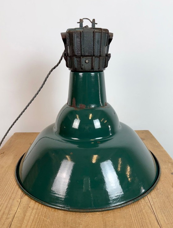 Image 1 of Lámpara colgante industrial francesa de esmalte de petróleo de Sammode, década de 1950.