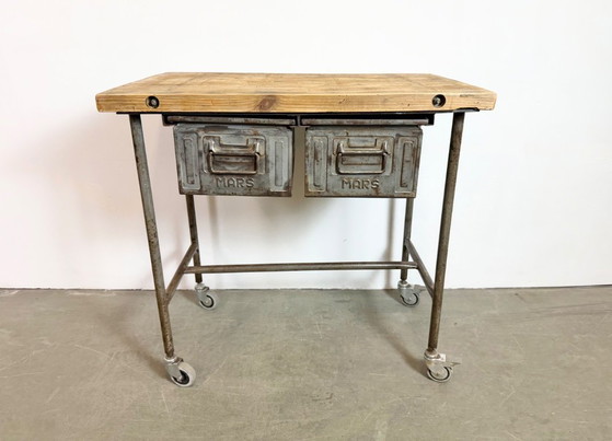 Image 1 of Vintage industriële werktafel op wielen, jaren 60