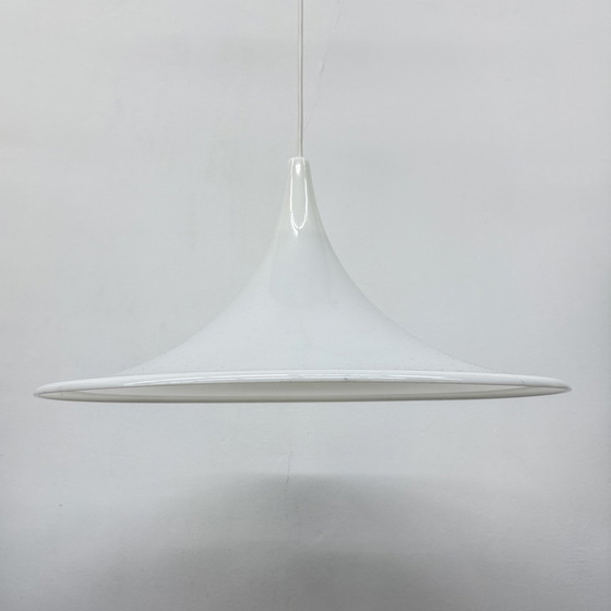 Image 1 of Lampada a sospensione vintage in lucite a forma di tromba, era spaziale anni '70