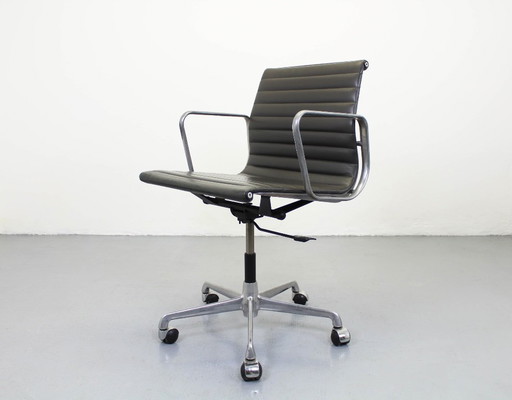 Ea117 bureaustoelen ICF Charles & Ray Eames Seats