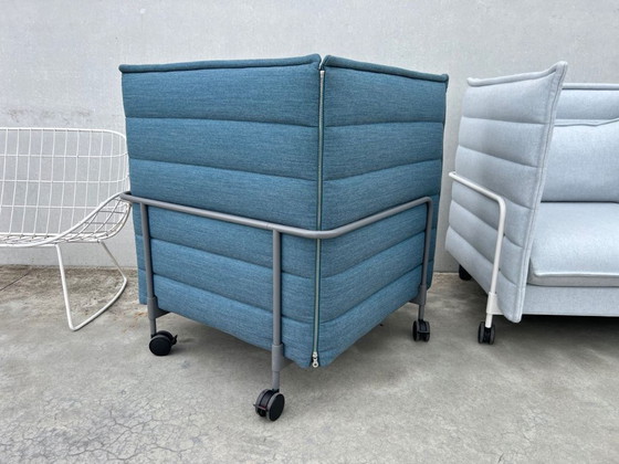 Image 1 of Poltrona acustica Vitra Alcove
