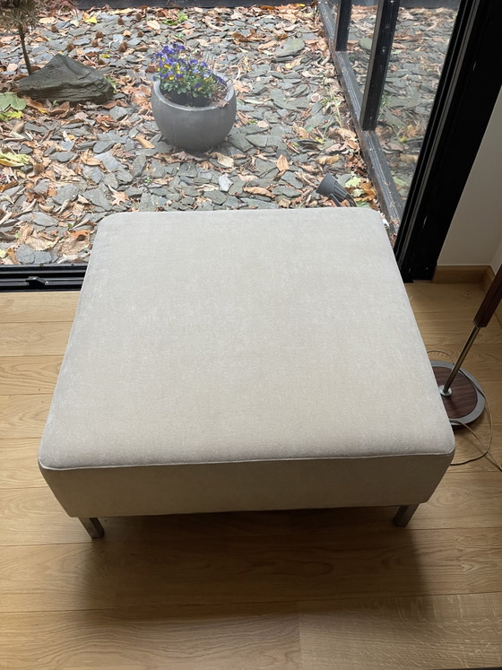 Pouf o panca moderna, beige, con gambe in acciaio, Sedie da camera, Tessile, rvs, Crema (foto 2 di 8)