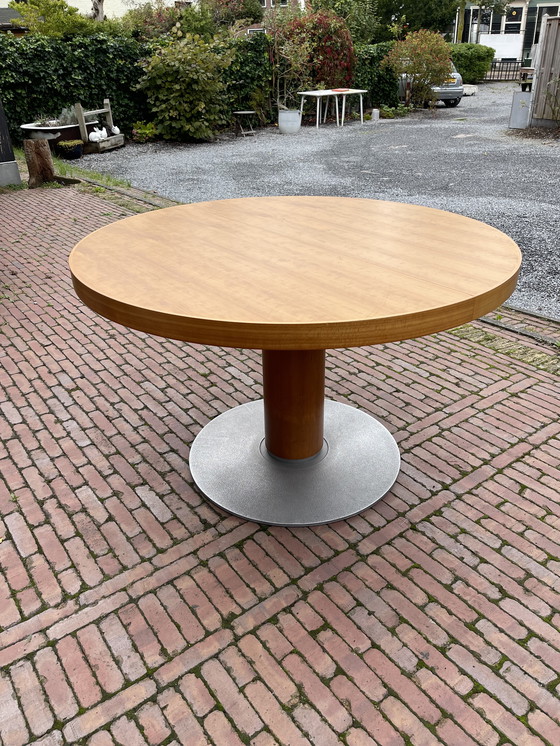 Image 1 of Mesa de diseño Arco extensible.