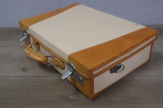 Image 1 of Custodia a mano vintage in pelle bianca e marrone