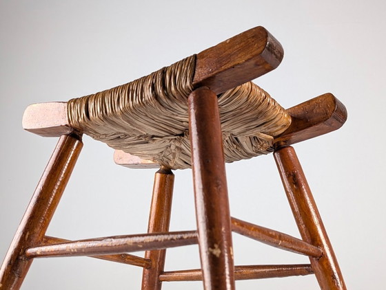 Image 1 of Taburete rústico de madera y junco "Tajo", España, década de 1940.