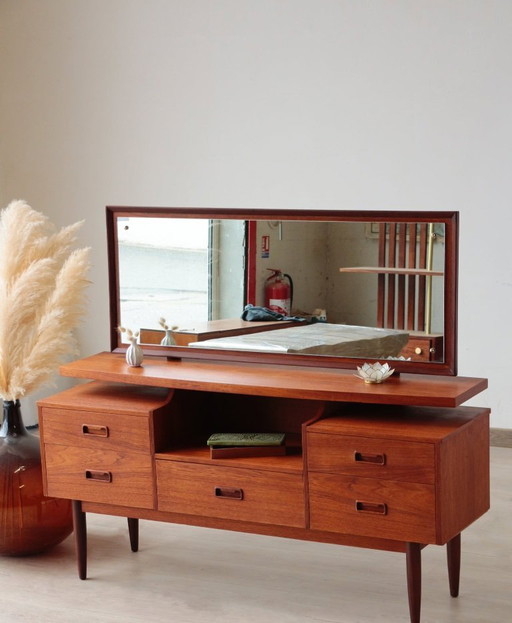 Vintage English dressing table from the 60s – Mid-century design