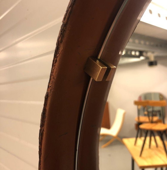 Image 1 of https://www.1stdibs.com/furniture/mirrors/wall-mirrors/pizzetti-cognac-leather-mirror-1950s-italy/id-f_33697732/