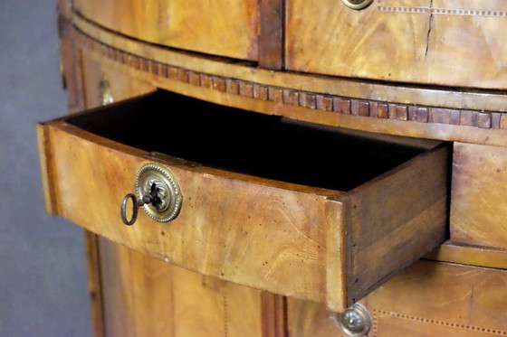 Image 1 of Prachtige 18de eeuwse hoekkast in mahoniehout 