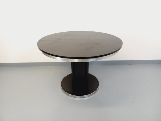 Image 1 of Table ronde de repas vintage en mélaminé esprit bois noir et métal chromé style Space Age / Diner des années 70 avec rallonge in