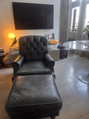Poltrona da fumo Chesterfield vintage con poggiapiedi