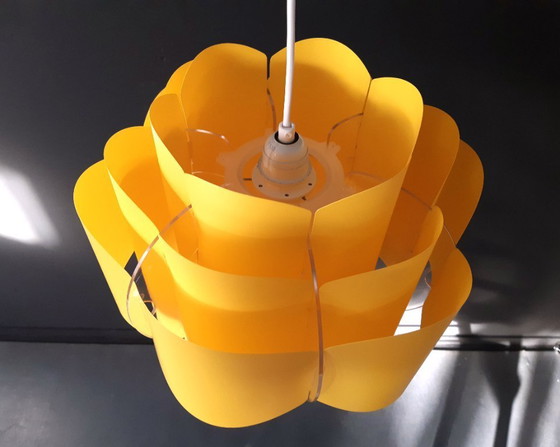 Image 1 of Hoyrup Jasmine bouwpakket, Vintage kunststof gevouwen lamellen hanglamp door Lars Eiler Schiøler, Deens design, mcm pvc lamellen