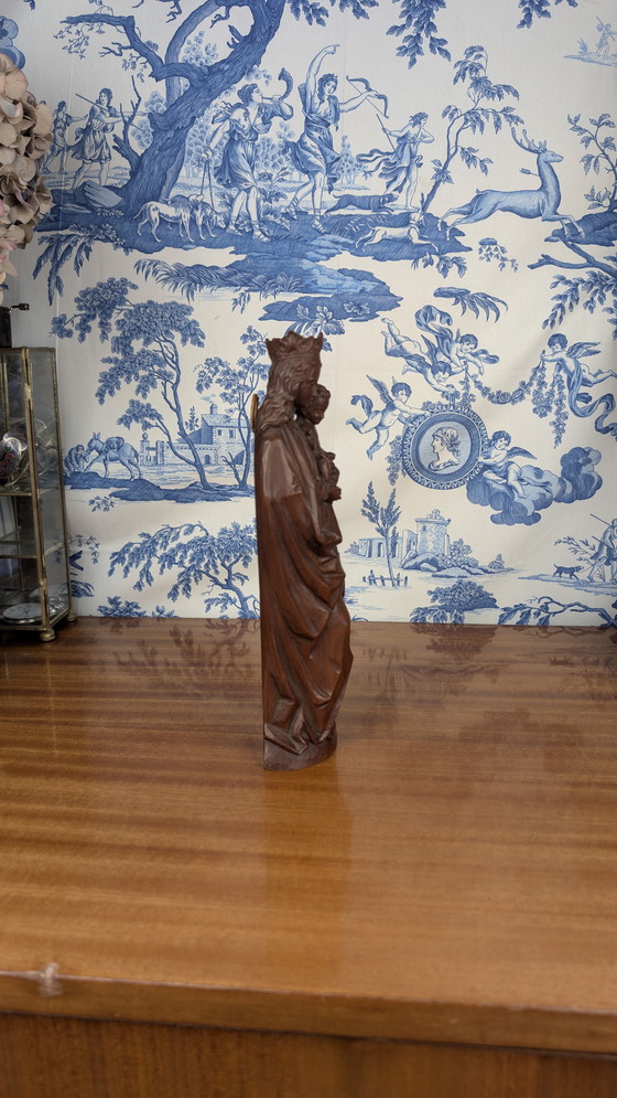 Image 1 of Vierge à l'Enfant en résine imitation bois patiné style Néo-Gothique vintage
