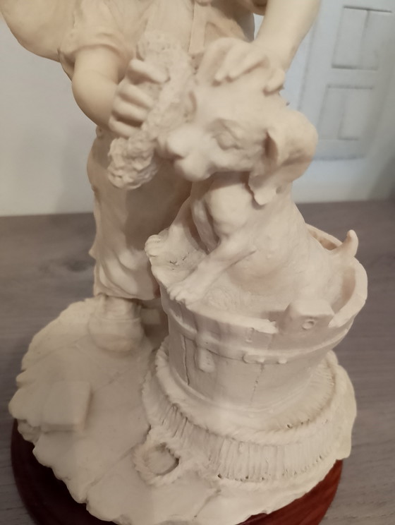 Image 1 of Sculpture italienne Giorgio Armani Capodimonte washday 