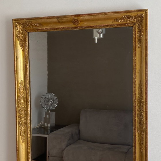 Image 1 of Vergulde spiegel met decoratie uit het einde van de 19e eeuw. 96x68 cm.
