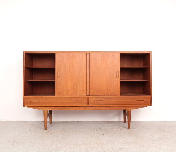 Image 1 of Tablero alto Westergaard de diseño en teca con puertas correderas, años 60