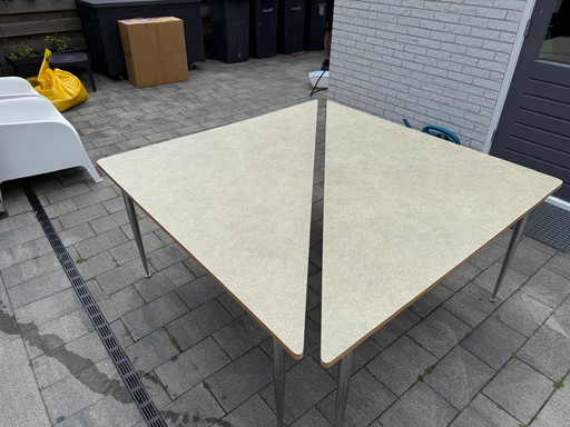 Table. Unica.