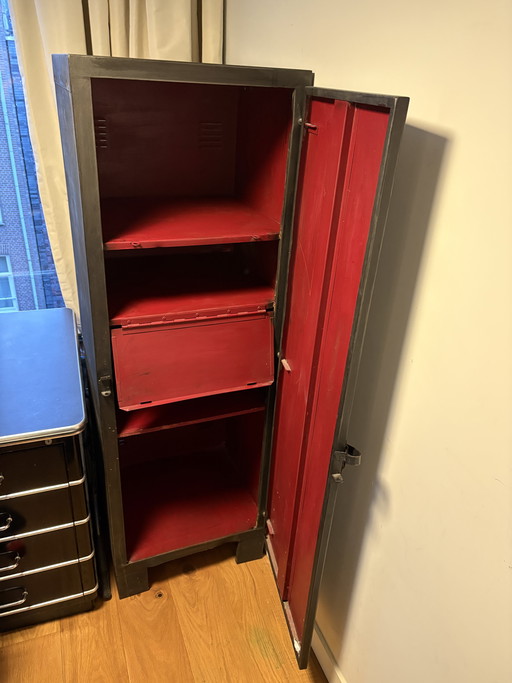 Designer-Eisenschrank