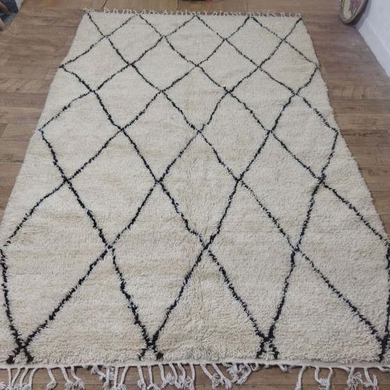 Image 1 of Marokkanischer Beni Ouarain Berberteppich – 305 x 190 cm – Naturwolle – Schwarzes Diamantmuster