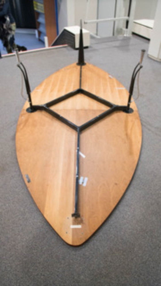 Image 1 of Mesa especial ovalada de madera de olivo con horquillas de bicicleta