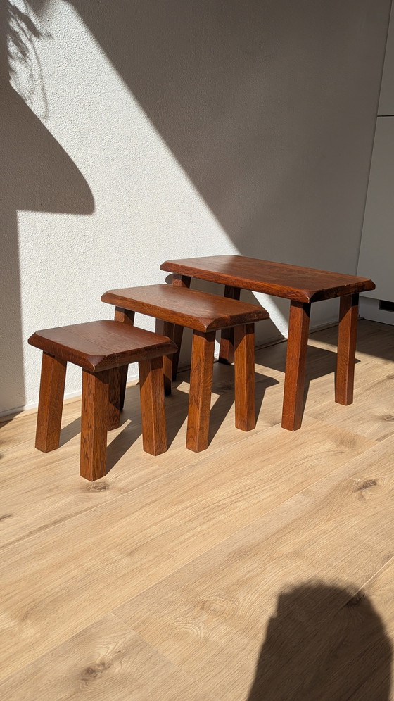 Image 1 of Set aus 3 brutalistischen Eichenholz-Beistelltischen im Mid-Century-Stil
