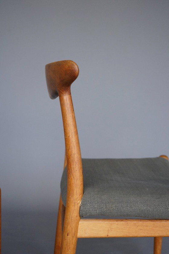 Image 1 of Hans J. Wegner W2 Stühle in Eiche für C.M. Madsen, 1960er Jahre. Satz von 2