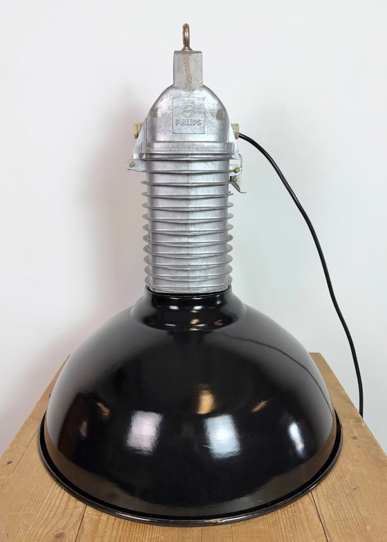 Image 1 of Grote industriële hanglamp van zwart emaille van Philips, jaren 60.