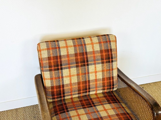 Image 1 of Vintage fauteuil van gebogen hout, rieten frame en geruite stof, 1960