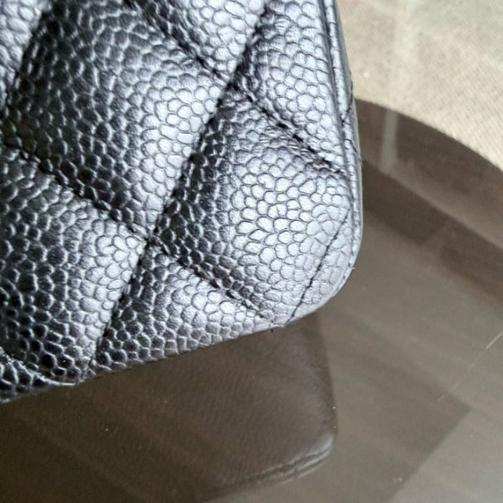 Image 1 of Chanel Classic Flap Medium - Caviar 25CM Gewatteerd generfd kalfsleer Zwart Goudkleurige hardware