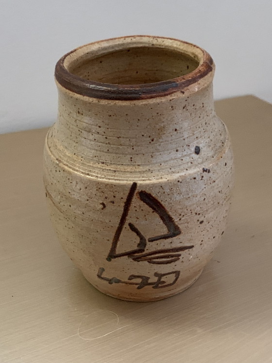 Vase en grès au décor du mythique dériveur Olympique 470 – Objets déco, Ceramic (photo 4 of 11)