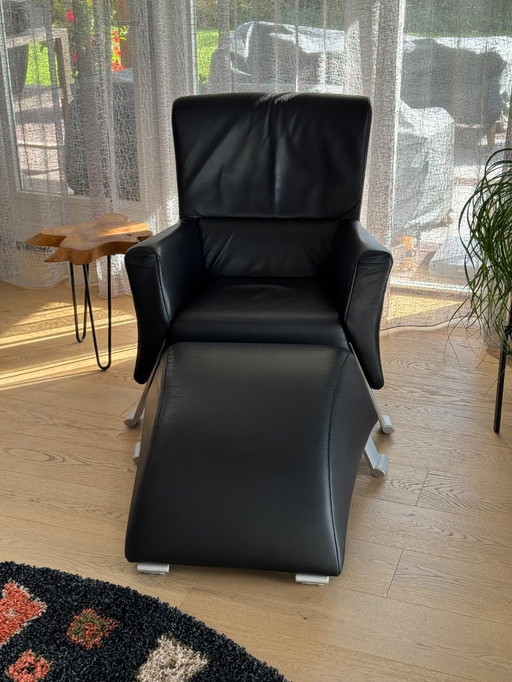 Sillón Rolf Benz tipo 322 - cuero de toro negro, incluye reposapiés