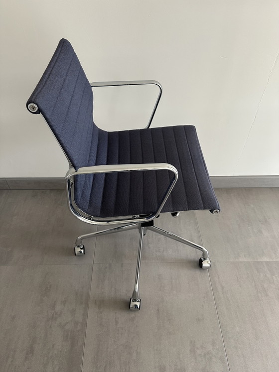 Image 1 of Vitra EA 117 bureaustoel