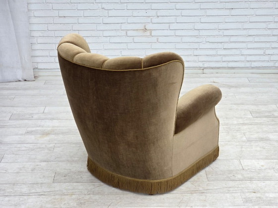 Image 1 of Sillón danés de los años 60, estilo relax, tapizado en terciopelo verde oscuro y madera de fresno.