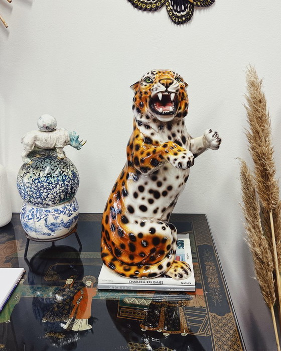 Image 1 of Leopardo in piedi in ceramica