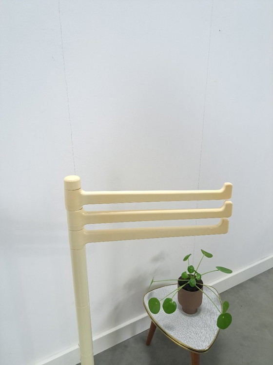 Image 1 of Jaren 70 kunststof handdoekenrek