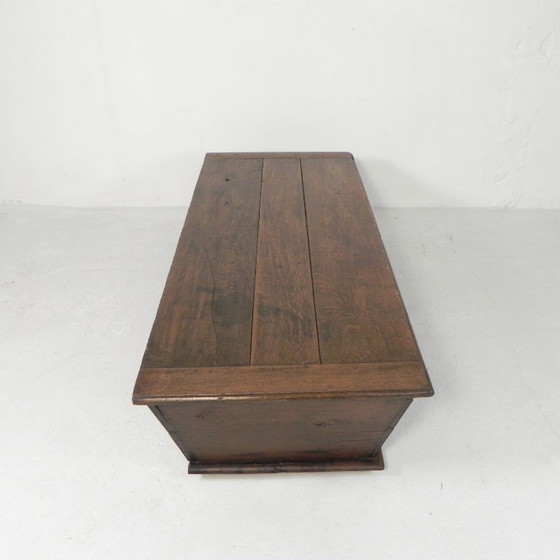 Image 1 of Alte Eichentruhe, Trog, Deckentruhe aus dem 19. Jahrhundert