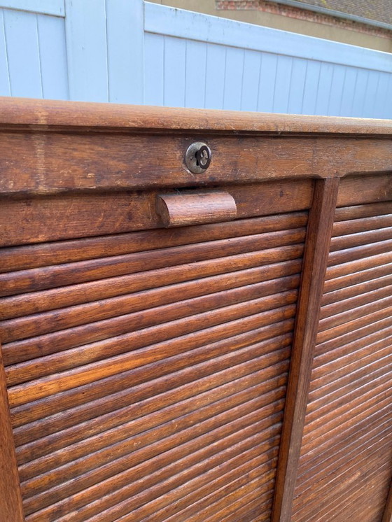 Image 1 of Eikenhouten archiefkast met drie kolommen en gordijn uit de jaren 50