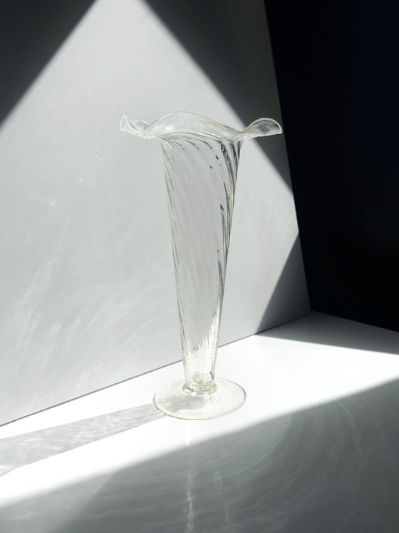 Large Vintage Glass Vase, hand-blown with swirl decor and wavy rim, 1960s/70s (photo 5 of 5)