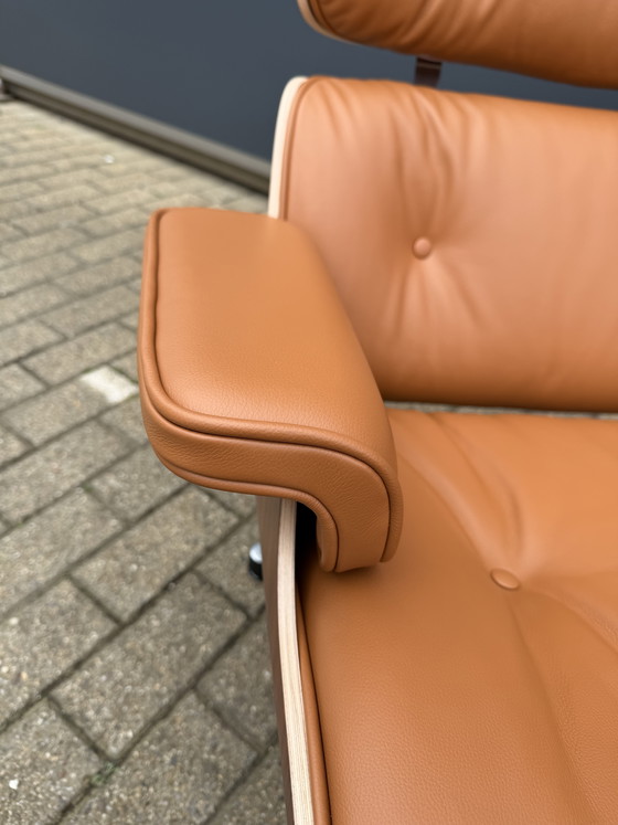 Image 1 of Poltrona lounge Vitra Eames XL + poggiapiedi, in pregiata pelle nera e palissandro Santos. NUOVA!!