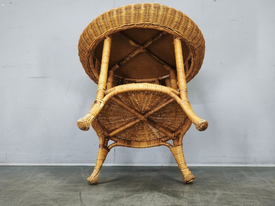Image 1 of Conjunto de salón italiano de ratán y mimbre de los años 50, con cuatro sillones y mesa.