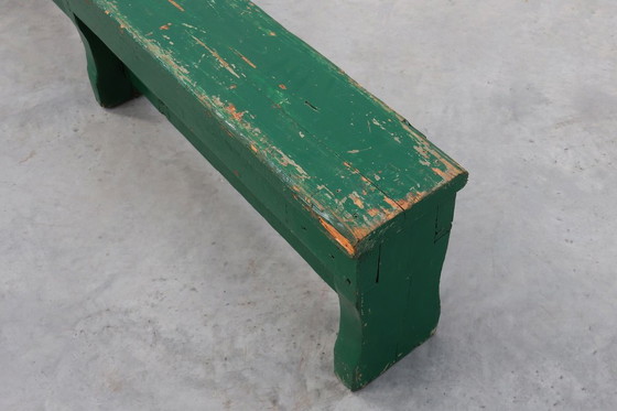 Image 1 of Rustiek primitief groen boerenbankje van massief eikenhout, Frankrijk ca. 1900