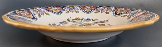 Image 1 of Un plato de pared policromado Royal Tichelaar Makkum pintado a mano de época.