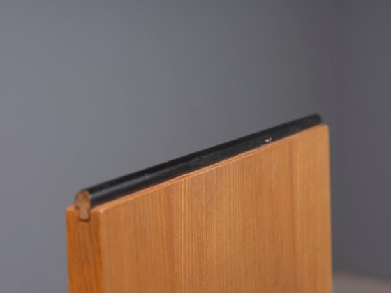 Coppia di comodini vintage cechi di Mojmir Požar, anni '60, in legno e vetro, 42 × 40 × 81 cm – Wood (photo 8 of 10)