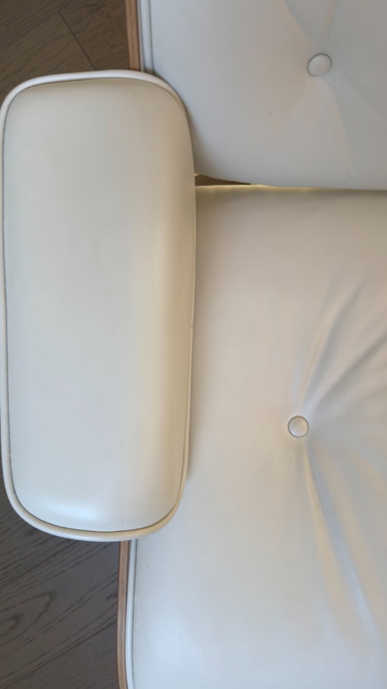 Fauteuil et repose-pieds Vitra Eames en noyer et cuir blanc – Chaises & fauteuils, Leather, Metal (photo 14 of 18)