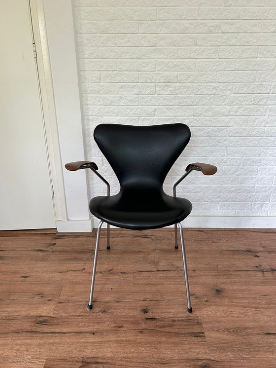 Image 1 of Fritz Hansen, Arne Jacobsen Butterfly Chair