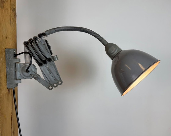 Image 1 of Grijze industriële wandlamp met flexibele arm van Elektroinstala, jaren 60.