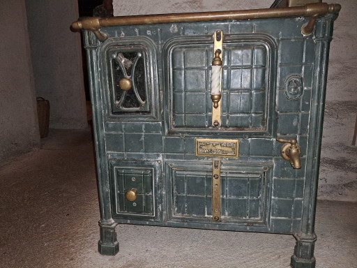 Godin stove, cast iron with green tiles