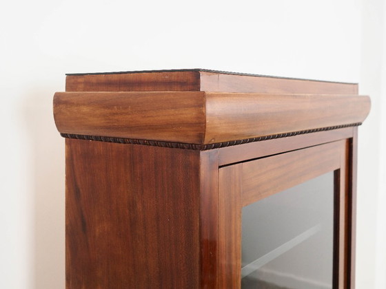 Image 1 of Notenhouten vitrinekast, Deens design, jaren 60, gemaakt in Denemarken.